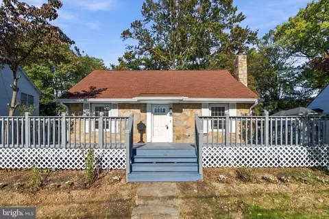 2602 Stone Hedge Dr, Alexandria, VA 22306