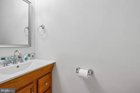 Bath - 7777 Euclid Way, Springfield, VA 22153 photo 1 of 3