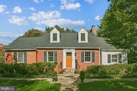 6448 Spring Ter, Falls Church, VA 22042