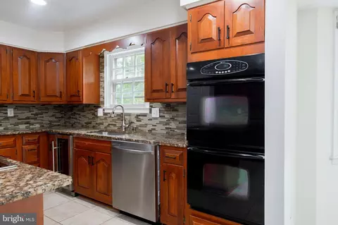 Kitchen - 706 Ridge Dr, Mclean, VA 22101 photo 5 of 6