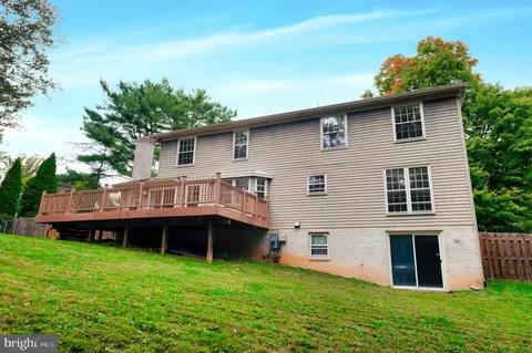 Exterior - 706 Ridge Dr, Mclean, VA 22101 photo 6 of 9