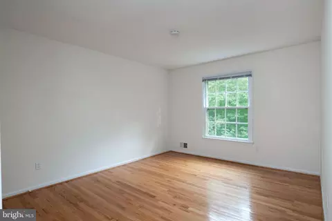 Bedroom - 706 Ridge Dr, Mclean, VA 22101 photo 4 of 4