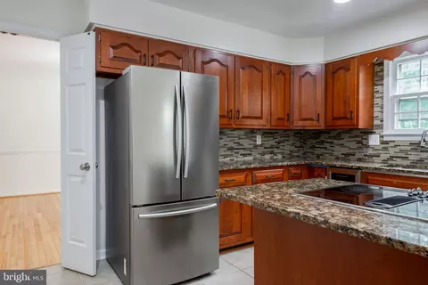 Kitchen - 706 Ridge Dr, Mclean, VA 22101 photo 4 of 6