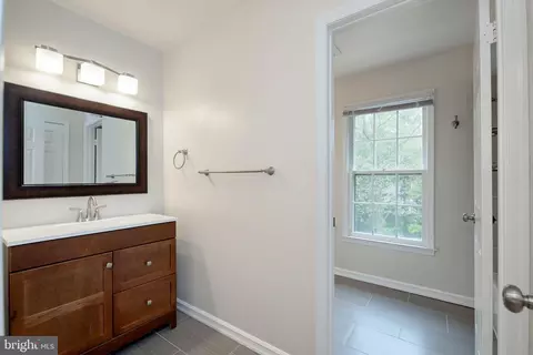 Bath - 706 Ridge Dr, Mclean, VA 22101 photo 3 of 6