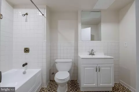 Bath - 706 Ridge Dr, Mclean, VA 22101 photo 5 of 6
