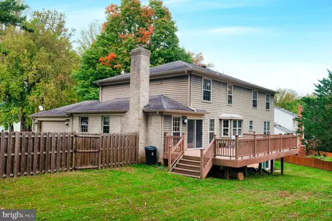 Exterior - 706 Ridge Dr, Mclean, VA 22101 photo 4 of 9