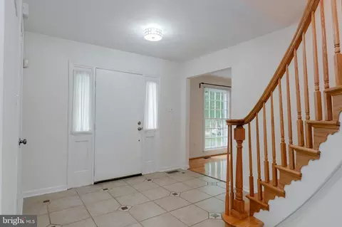 Entry Way - 706 Ridge Dr, Mclean, VA 22101 photo 4 of 4