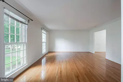 Living - 706 Ridge Dr, Mclean, VA 22101 photo 2 of 3