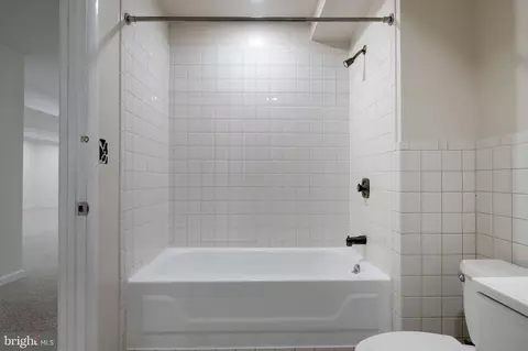 Bath - 706 Ridge Dr, Mclean, VA 22101 photo 6 of 6