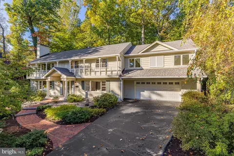 6338 Waterway Dr, Falls Church, VA 22044