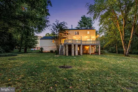 Exterior - 1360 Snow Meadow Ln, Mclean, VA 22102 photo 2 of 7