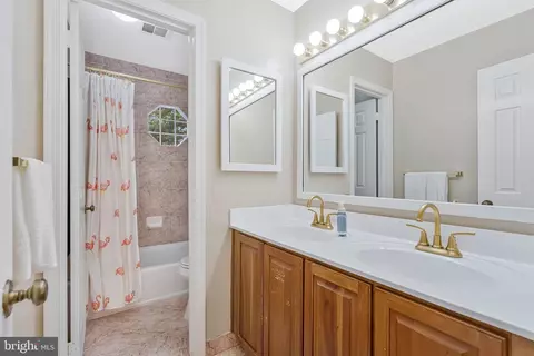 Bath - 1360 Snow Meadow Ln, Mclean, VA 22102 photo 3 of 6