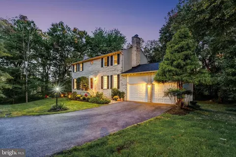 Exterior - 1360 Snow Meadow Ln, Mclean, VA 22102 photo 4 of 7