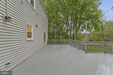 Exterior - 1360 Snow Meadow Ln, Mclean, VA 22102 photo 5 of 7
