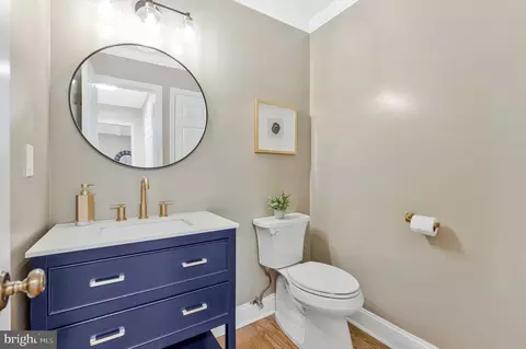 Bath - 1360 Snow Meadow Ln, Mclean, VA 22102 photo 6 of 6