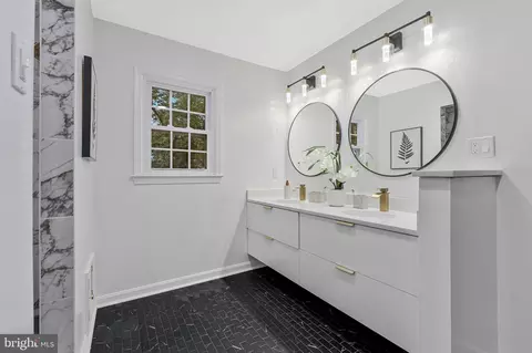 Bath - 1360 Snow Meadow Ln, Mclean, VA 22102 photo 1 of 6