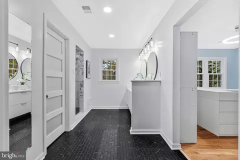 Entry Way - 1360 Snow Meadow Ln, Mclean, VA 22102 photo 5 of 6