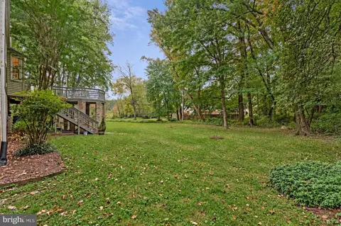 Exterior - 1360 Snow Meadow Ln, Mclean, VA 22102 photo 6 of 7