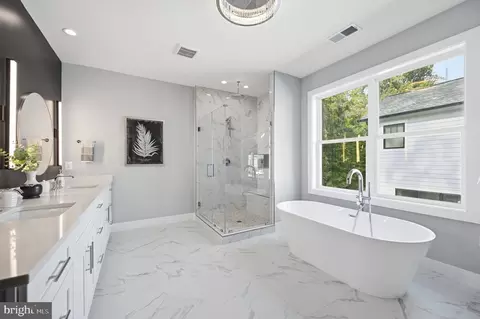 Bath - 207 Patrick St SW, Vienna, VA 22180 photo 1 of 1