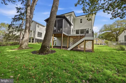 Exterior - 207 Patrick St SW, Vienna, VA 22180 photo 4 of 4