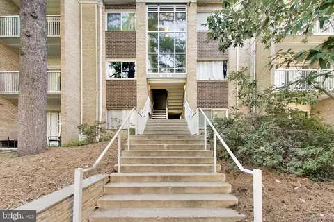 8000 Chanute Pl #15, Falls Church, VA 22042