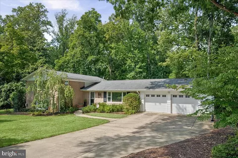 4000 Mavis Ct, Alexandria, VA 22309