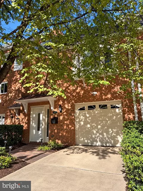 6916 Mclean Park Manor Ct, Mclean, VA 22101