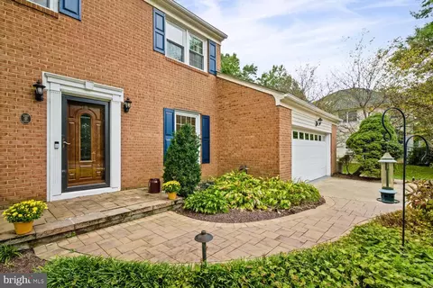 4217 Scotland Rd, Alexandria, VA 22309