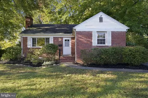 7105 Eastman Dr, Falls Church, VA 22043