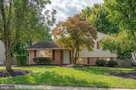 14717 Lock Dr, Centreville, VA 20120