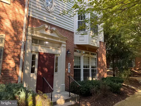 5701 Callcott Way, Alexandria, VA 22312