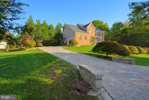 8233 Franklin Dr, Lorton, VA 22079