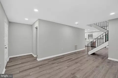 Entry Way - 2006 Headlands Cir, Reston, VA 20191 photo 1 of 4