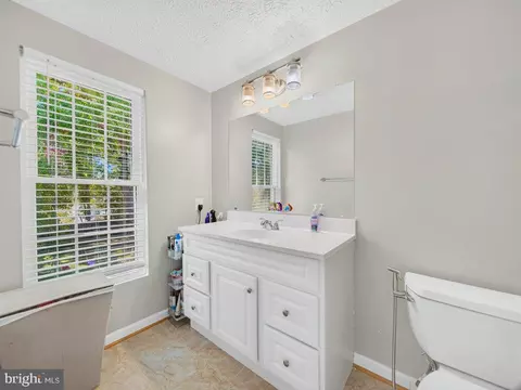 Bath - 6912 Bethnal Ct, Springfield, VA 22150 photo 3 of 4
