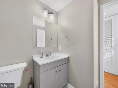 Bath - 6912 Bethnal Ct, Springfield, VA 22150 photo 1 of 4