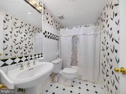 Bath - 6912 Bethnal Ct, Springfield, VA 22150 photo 4 of 4