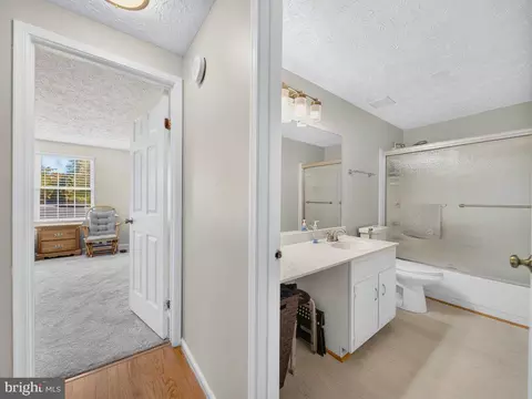 Entry Way - 6912 Bethnal Ct, Springfield, VA 22150 photo 4 of 6