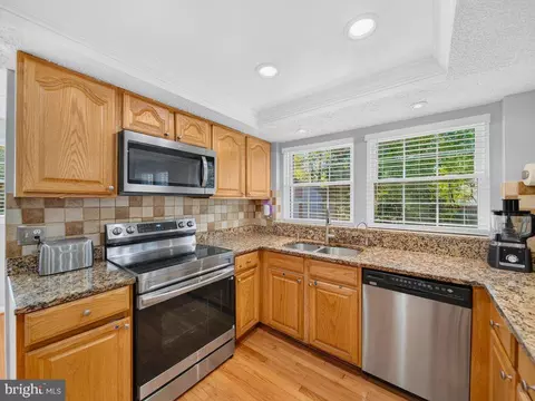 Kitchen - 6912 Bethnal Ct, Springfield, VA 22150 photo 5 of 6