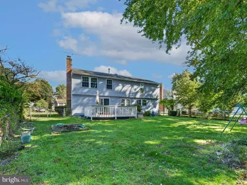Exterior - 6912 Bethnal Ct, Springfield, VA 22150 photo 5 of 7