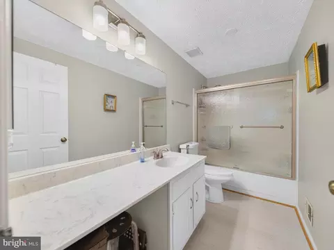 Bath - 6912 Bethnal Ct, Springfield, VA 22150 photo 2 of 4