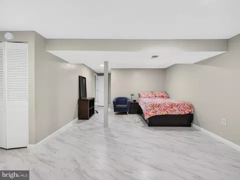Bedroom - 6912 Bethnal Ct, Springfield, VA 22150 photo 12 of 13