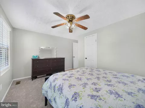 Bedroom - 6912 Bethnal Ct, Springfield, VA 22150 photo 6 of 13