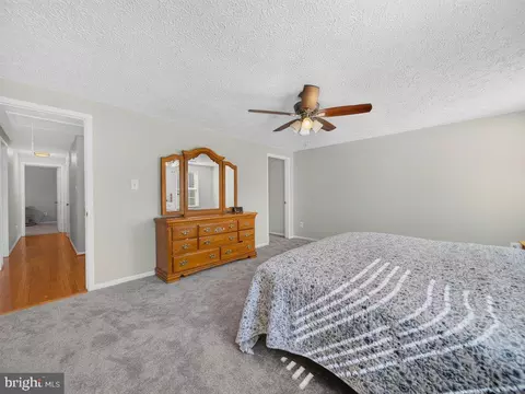 Bedroom - 6912 Bethnal Ct, Springfield, VA 22150 photo 10 of 13