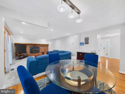 Dining - 6912 Bethnal Ct, Springfield, VA 22150 photo 4 of 5