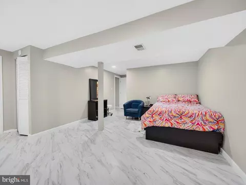 Bedroom - 6912 Bethnal Ct, Springfield, VA 22150 photo 13 of 13