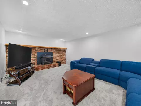 Living - 6912 Bethnal Ct, Springfield, VA 22150 photo 3 of 4