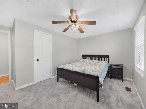 Bedroom - 6912 Bethnal Ct, Springfield, VA 22150 photo 5 of 13