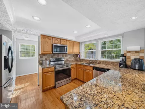 Kitchen - 6912 Bethnal Ct, Springfield, VA 22150 photo 2 of 6