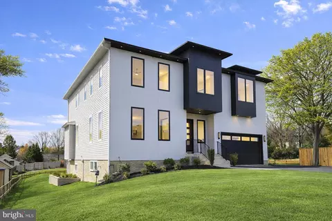 2613 Beacon Hill Rd, Alexandria, VA 22306