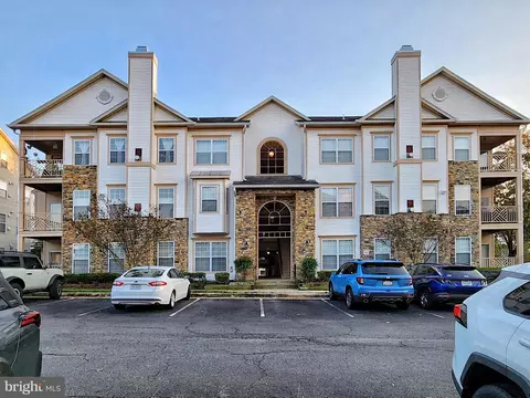 5909 Founders Hill Dr #101, Alexandria, VA 22310